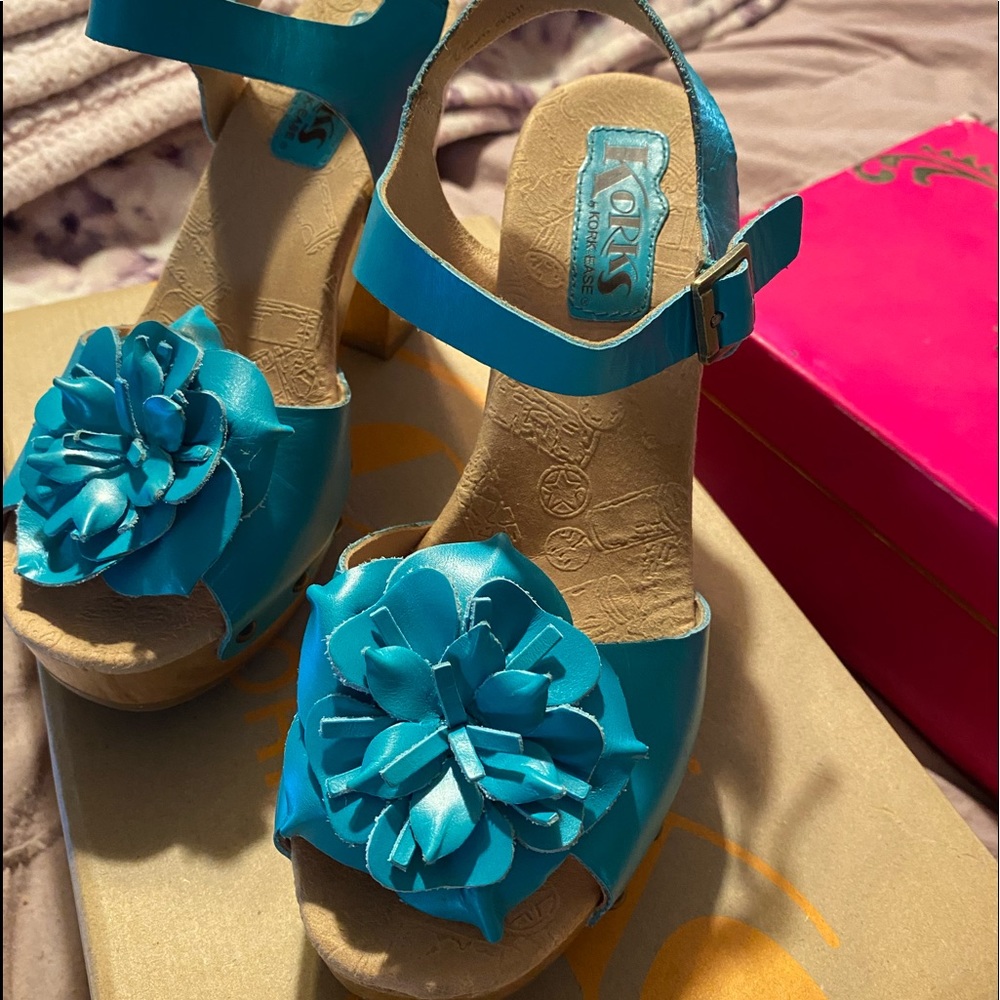 Korks Turquoise Heels